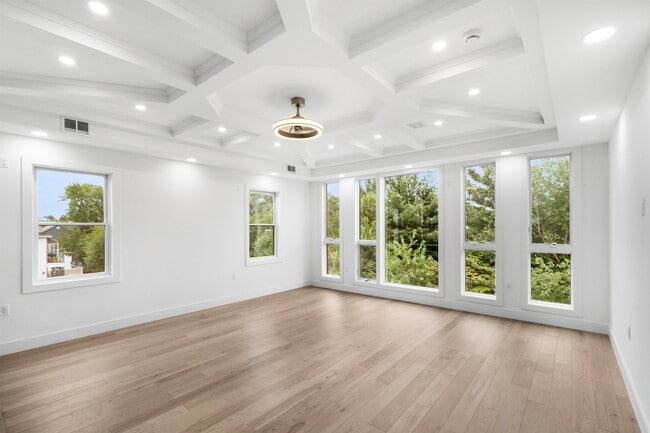 Photo - 125 Collard St