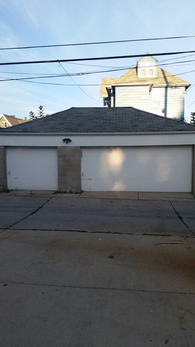 Photo - 1668 N Van Buren St Unidad Upper