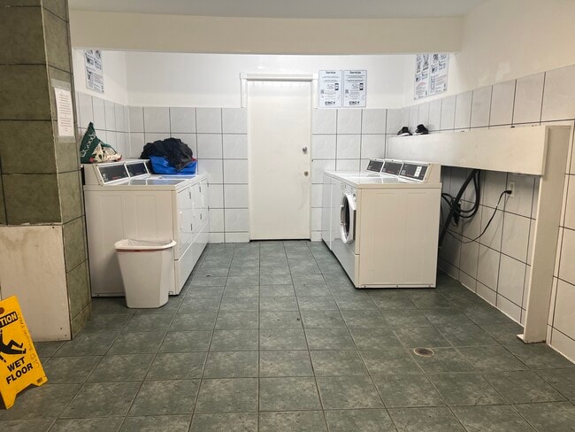 Photo - 860 E Old Willow Rd Unidad #228