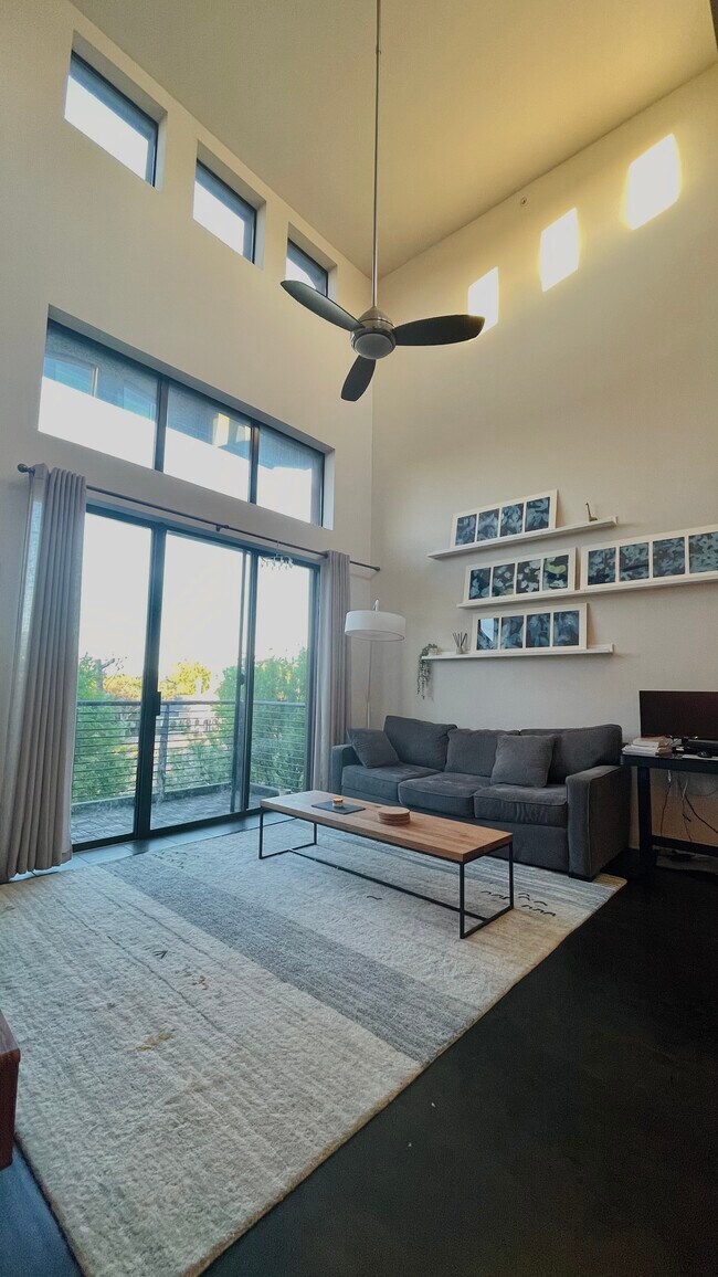 Photo - 4605 Cedar Springs Rd Unidad 305