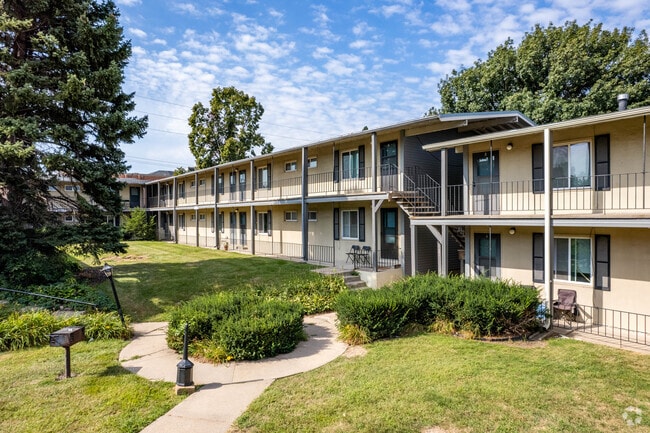 Courtyard 72
