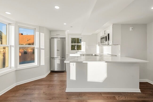 Building Photo - 1 School St Unit R2