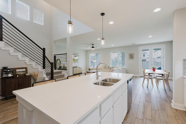 Photo - 1104 Lickety Ln