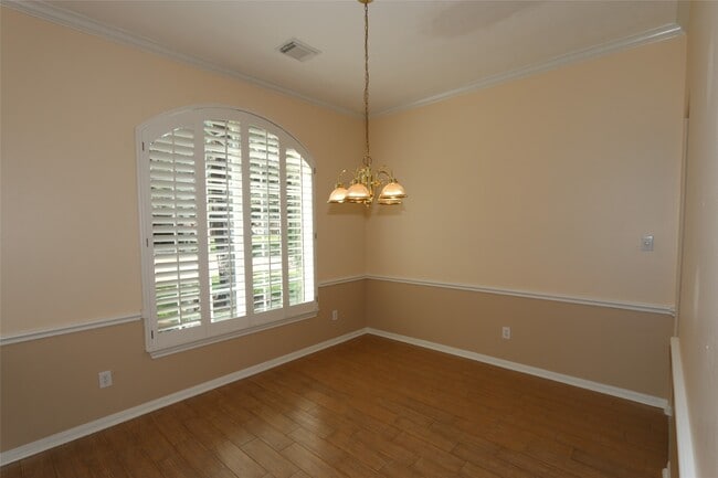 Building Photo - 1611 Maryvale Dr