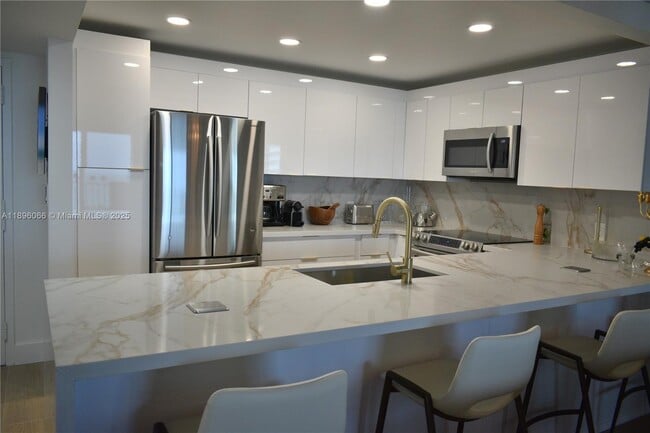Building Photo - 1865 S Ocean Dr Unit 14N