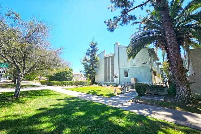 Building Photo - 1454 E Orange Grove Blvd Unit #1