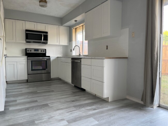 Photo - 716 Royal Crest Dr Unidad 716