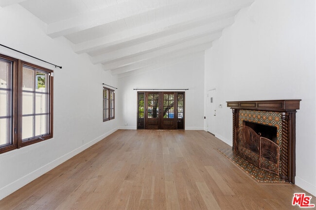 Photo - 537 N Poinsettia Pl