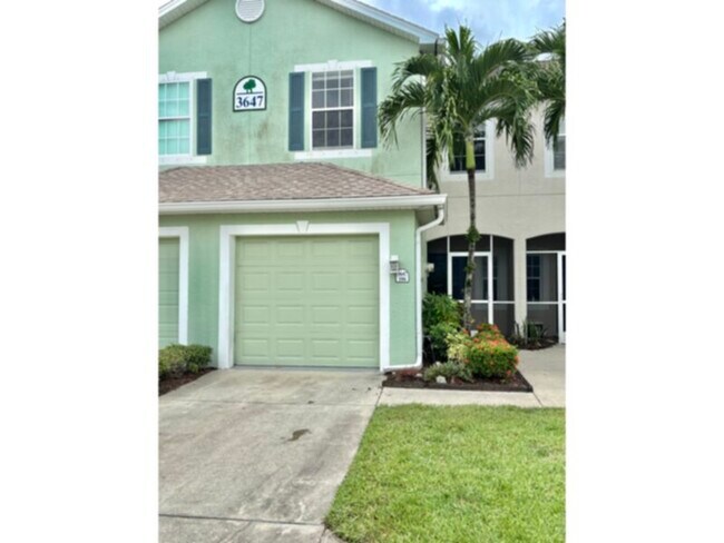 Building Photo - Available Now!  3 bedroom/2.5 Bath Townhome