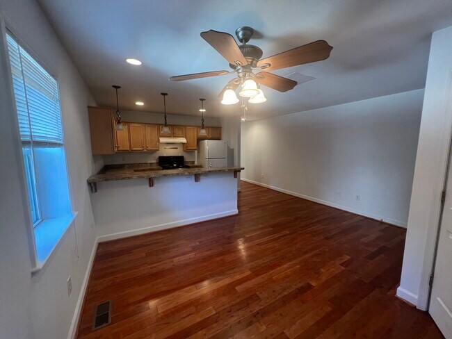 Photo - 702 Delevan St