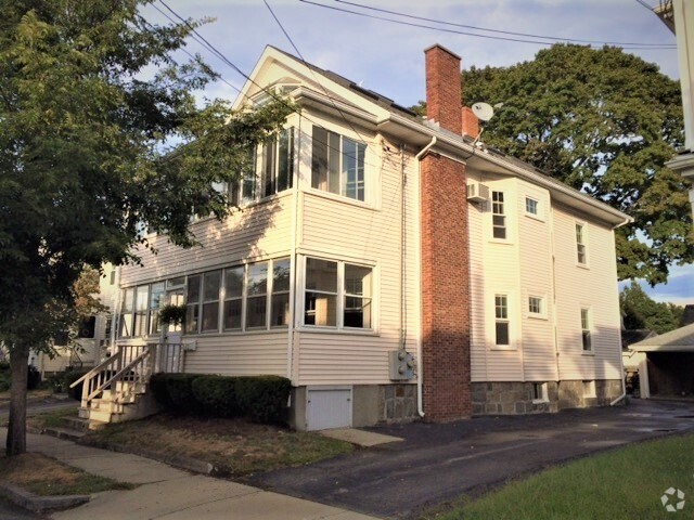 Building Photo - 117 E Elm Ave Unit 2 Rental