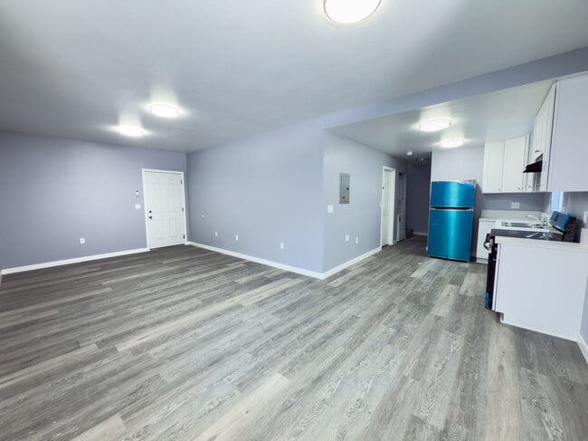 Building Photo - 6628-6630 Selfland Ave Rental