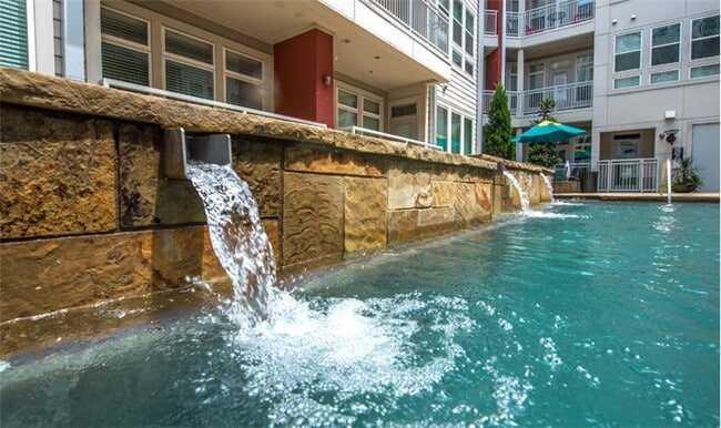 Building Photo - 2612 Ross Ave Unit C3-77