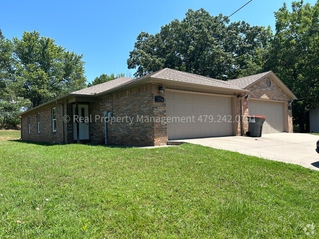 Building Photo - 220 W Gary St Rental