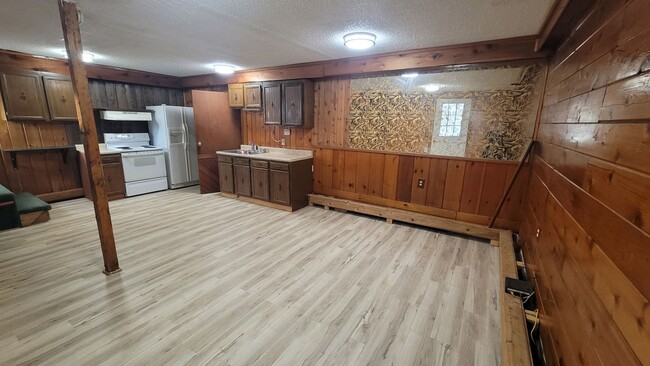 Photo - 2432 Burtis Ave