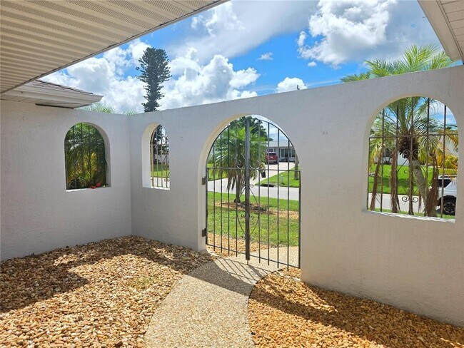 Photo - 1379 Cambridge Dr