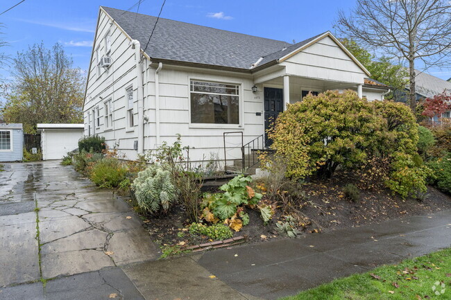 Building Photo - 2675 NW Raleigh St Rental