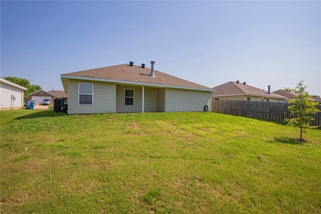 Photo - 6405 SW Meadow Well Ave