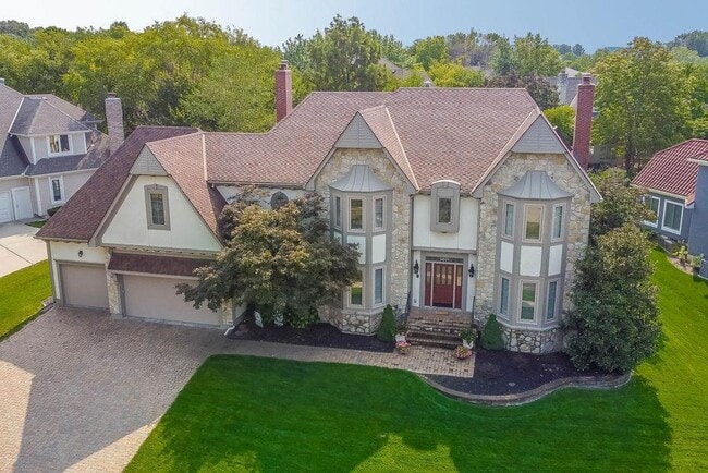 Building Photo - {5801} Spacious 2 Story Home in highly des...