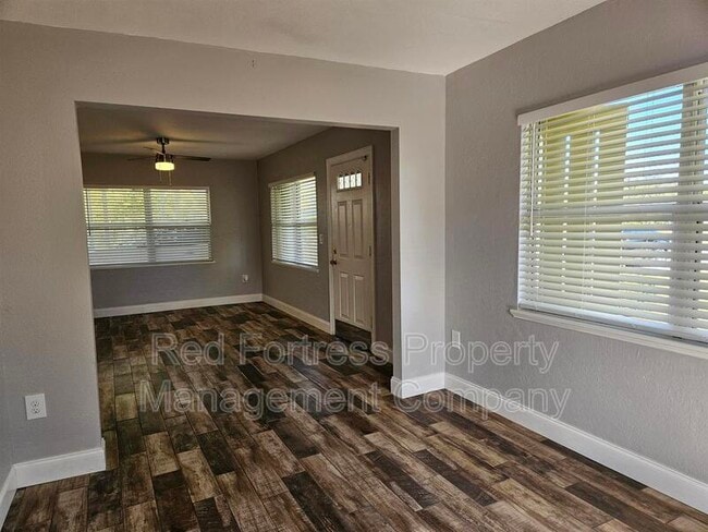 Photo - 433 South Dr