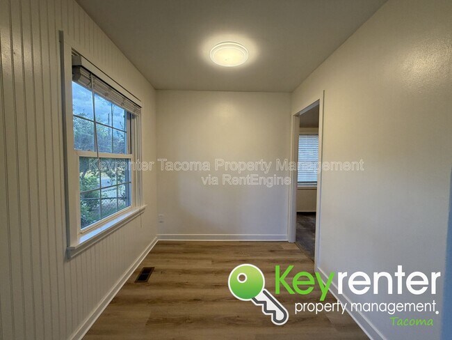 Photo - 5321 N 42nd St