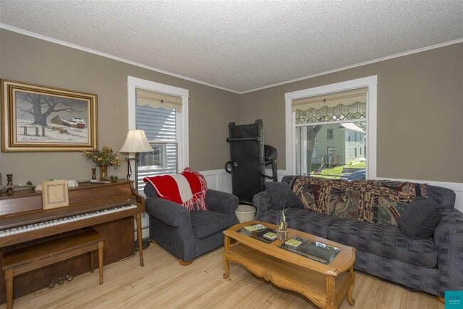 Photo - AVAILABLE JUNE - Charming 3 Bed, 1 Bath Home in East hillside!