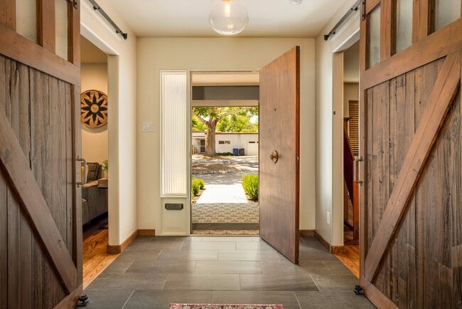 Photo - 1623 San Patricio Ave SW