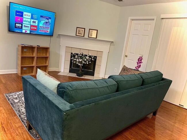 Room in Single Family Home on Tom Hunter Rd