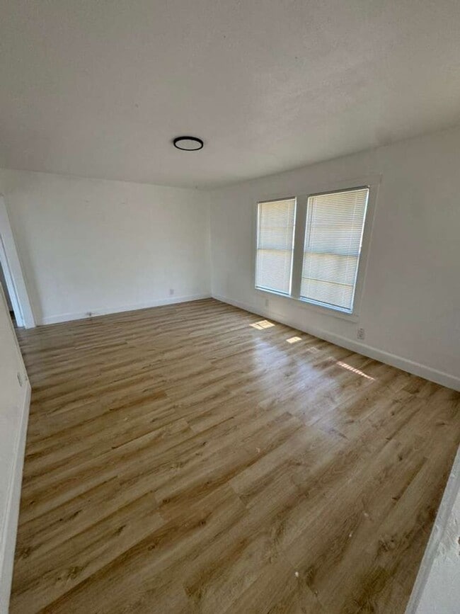 Building Photo - 3349 14th St Unit 1521 6th Ave