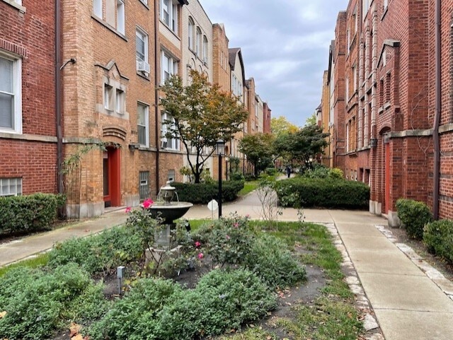 Building Photo - Lakeside Apartments