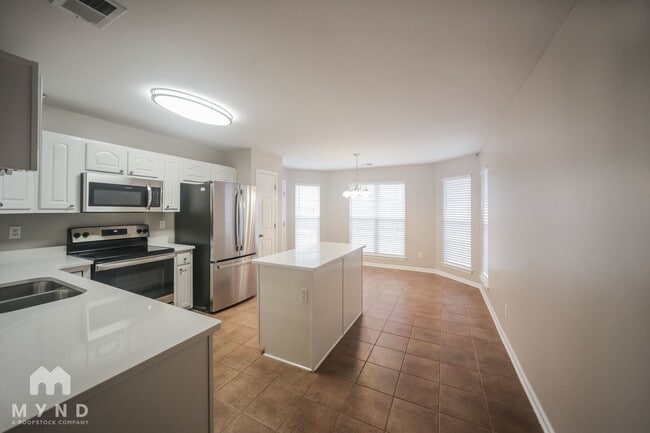 Photo - 1115 Warwick Pl