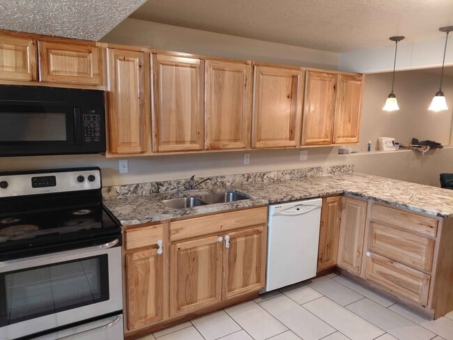 Building Photo - 2090 Theresa Cove Unit 2