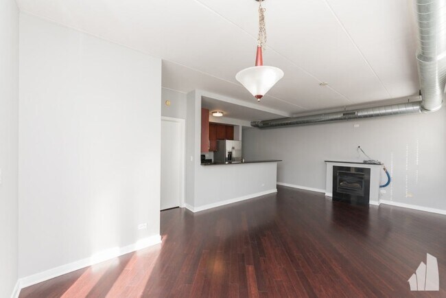 Photo - 3550 W Montrose Ave Unidad 303