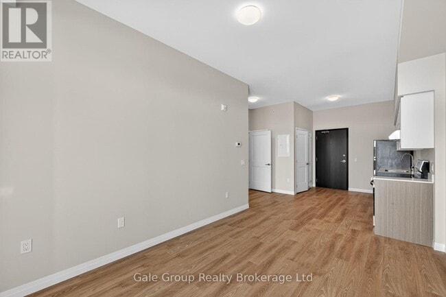 Photo - 785 Southwood Way