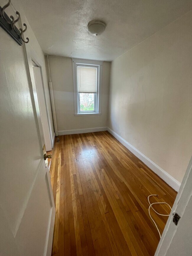Photo - No Brokers Fee, One Month Rent-Free, Laundry on a Site