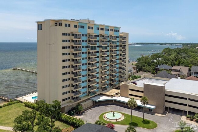 Building Photo - 825 Bayshore Dr