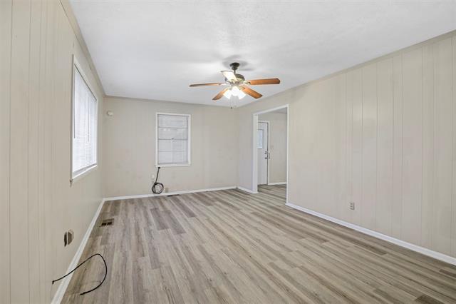 Photo - 303 W Davis St