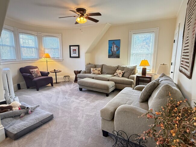 Building Photo - 162 Babcock St Unit 2