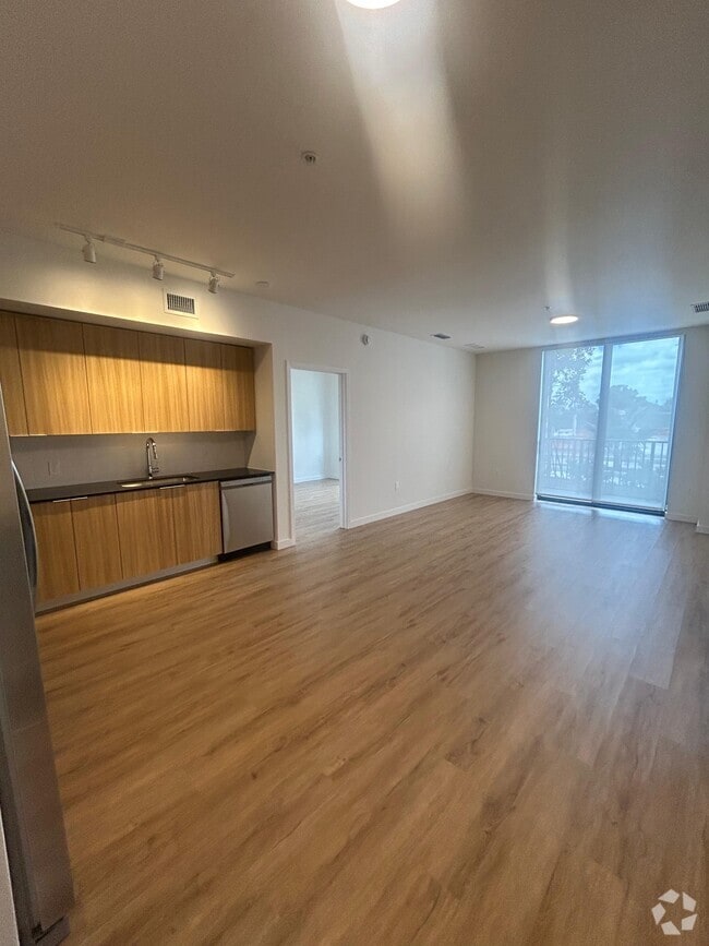 Building Photo - 950 E 27th St Unit B1 Rental