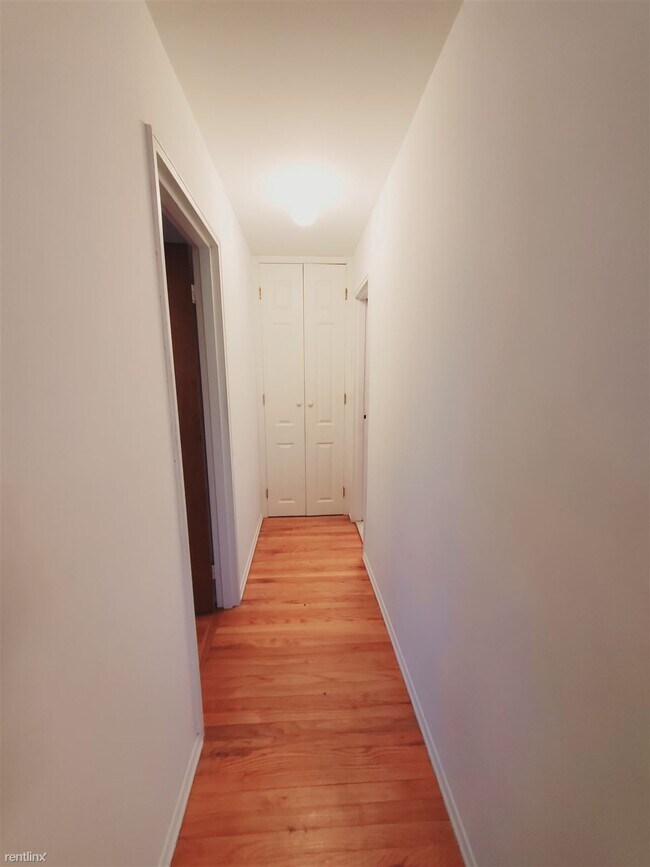 Photo - 1 br, 1 bath Condo - 28 Belltown Rd Unit K Unidad K