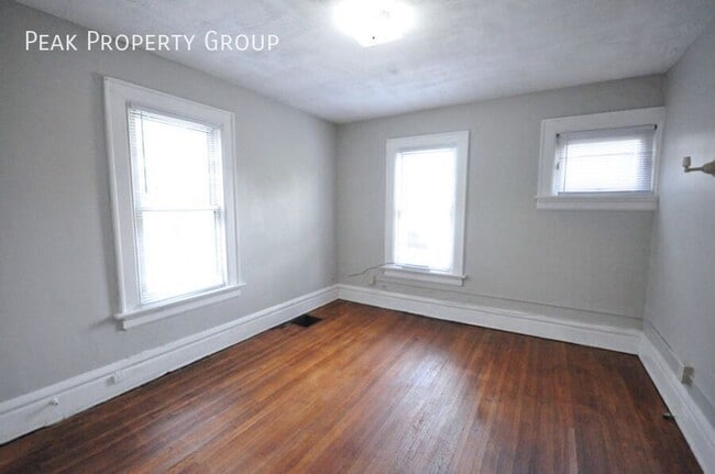 Photo - 207 E Lane Ave Unit 207 E. Lane By The Bed