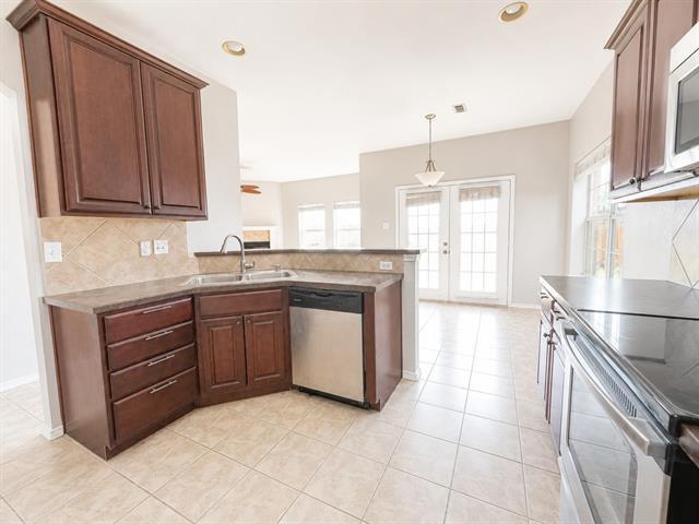 Photo - 127 Castleridge Dr