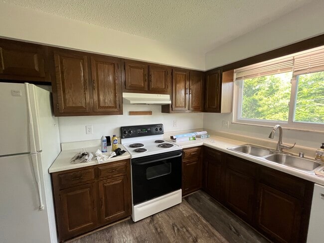 Kitchen - 1588 Jones Dr Unit 1588
