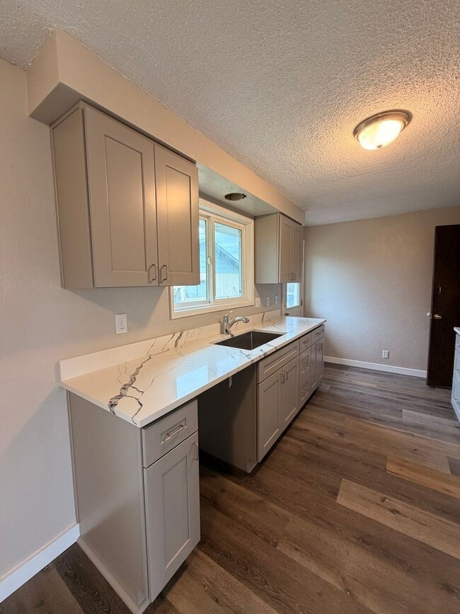 Photo - 628 S 38th St Unit 628 S 38th