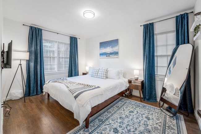 Photo - 1464 E 41st St