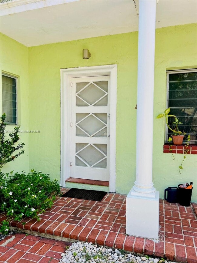 Photo - 2830 Pine Tree Dr Unit 2
