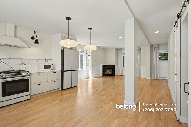 Photo - 920 18th Ave