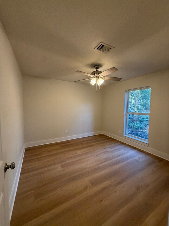 Photo - 70 Brookflower Rd