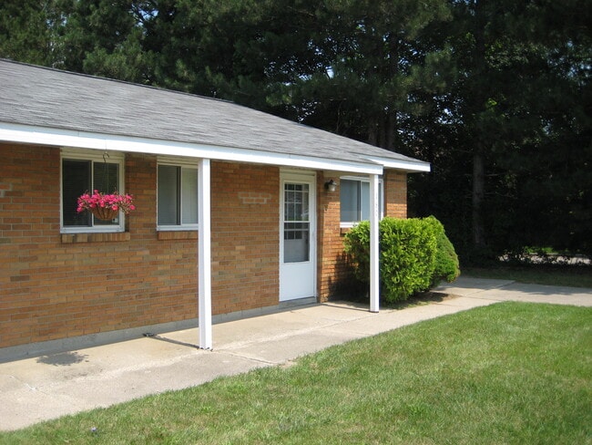 Photo - 180 W Lake Lansing Rd Unit Lake Lansing Rd