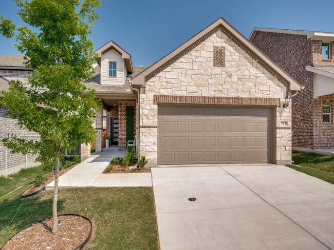 Building Photo - 715 Dotty Dr